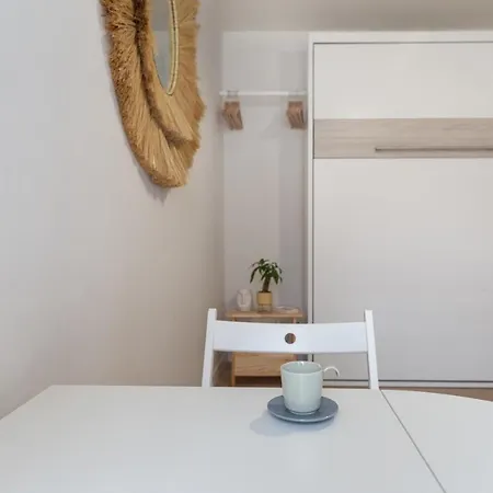 Appartement Travel Homes - Grand Rue, Petite Venise - Compact&cosy - Lit Mural